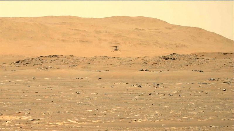 Po potížích při šestém letu zvládl vrtulníček na Marsu sedmý pokus bez problémů
